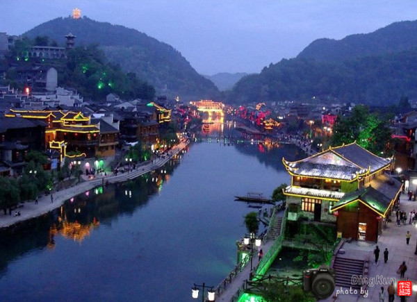 中国最美小镇旅游 wKgBm07DCvW2lnMnAAX-mngoYd826.jpeg?imageView2%2F2%2Fw%2F600%2Fq%2F90%7CimageMogr2%2Fstrip%2Fquality%2F90