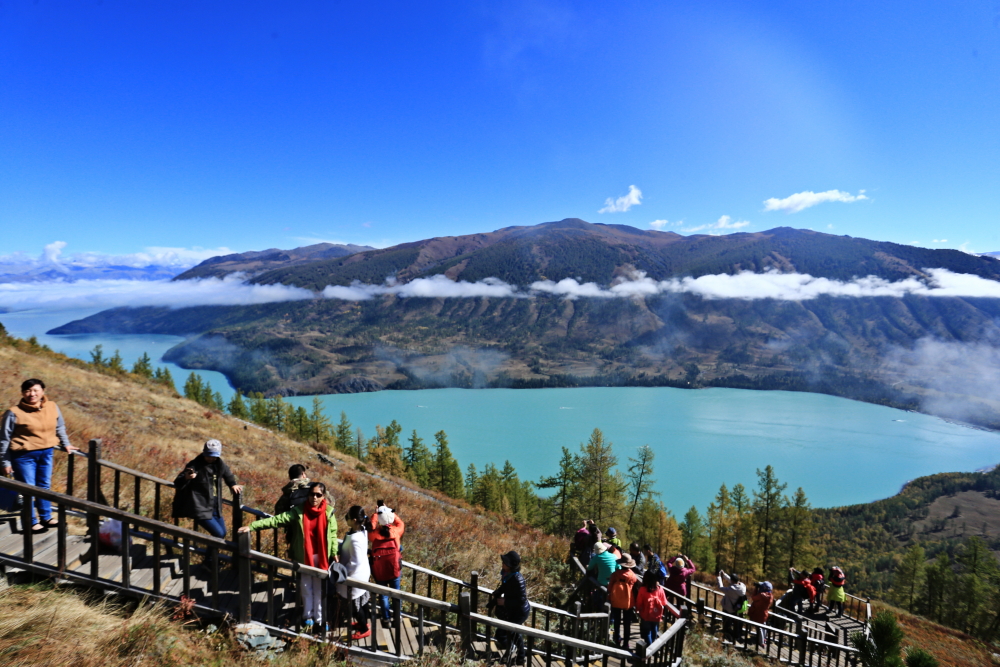 新疆自治区旅游 喀纳斯旅游攻略 秋游喀纳斯湖         喀纳斯湖