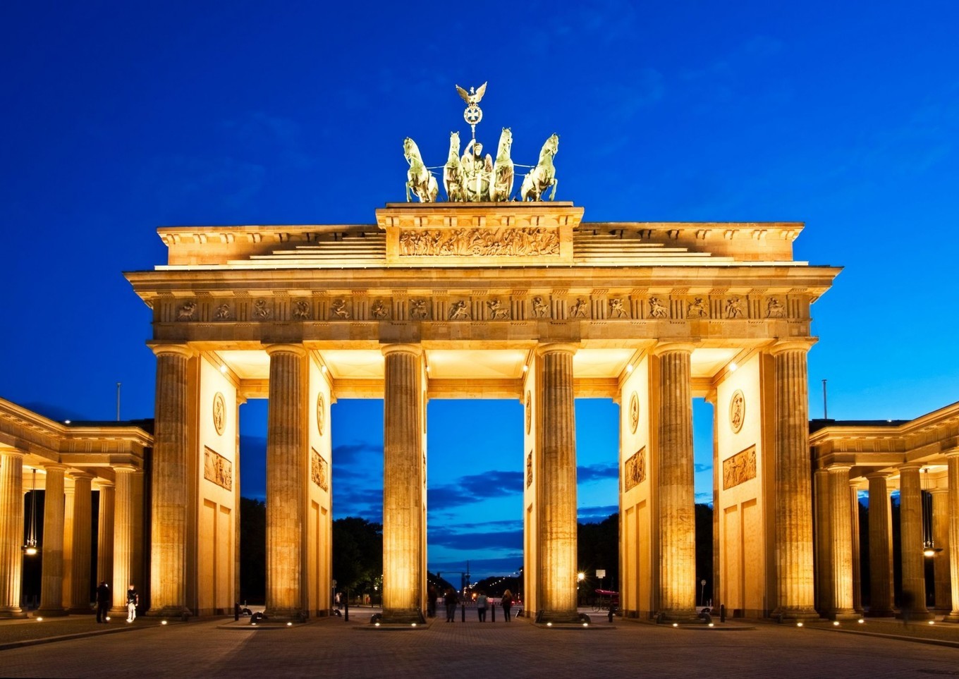 德国的首都及最大的城市,拥有众多世界著名的建筑和厚.