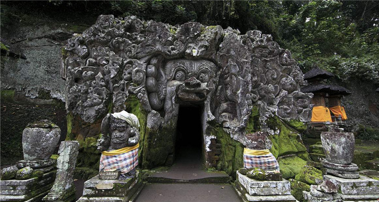 巴厘岛 民俗村 脏鸭餐 象窟 圣猴森林公园 乌布皇宫及