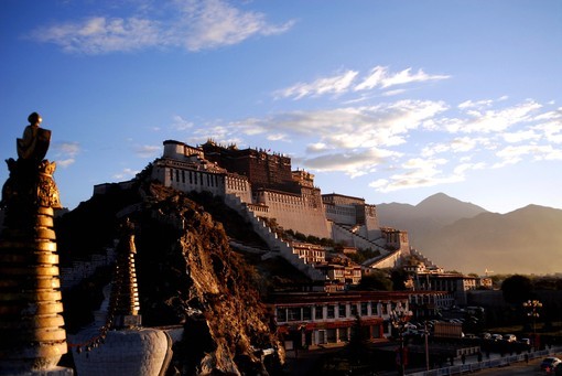 布达拉宫海拔高多少米 wKgBZ1kBleiAVZZXAAC9w66iPKs21.jpeg?imageView2%2F2%2Fw%2F510%2Fh%2F8000%2Fq%2F100