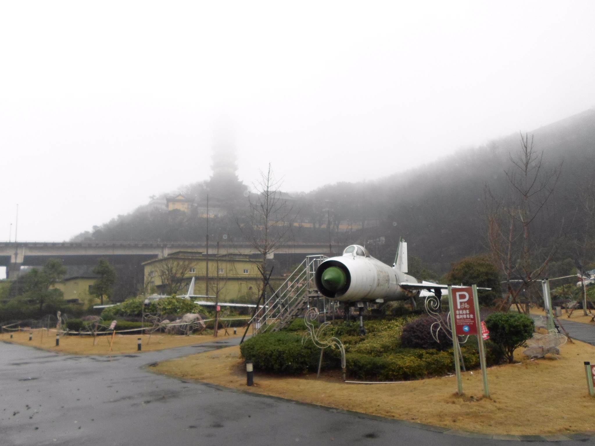 游宁波镇海招宝山风景区,感受镇海人民的抗敌史,了解中国强大的空军