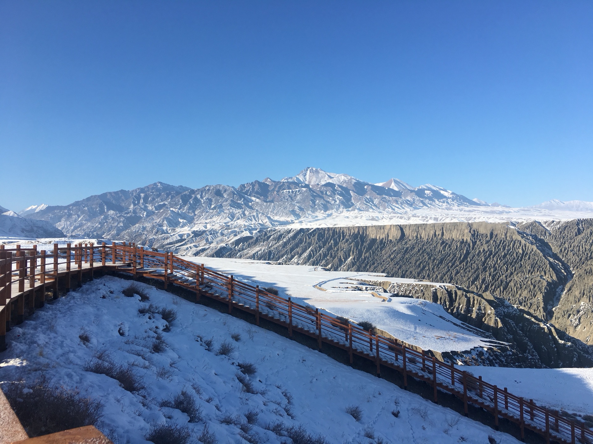 独山子大峡谷,泥火山,冰峰滑雪场——独山子周边游