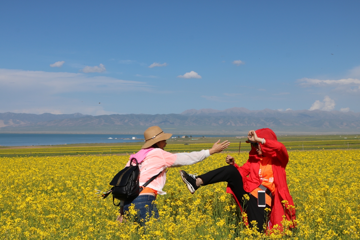 草地湖边婚纱照_湖边婚纱照(3)