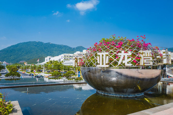 站在中心广场上看天下第一湾,内心早已满足.