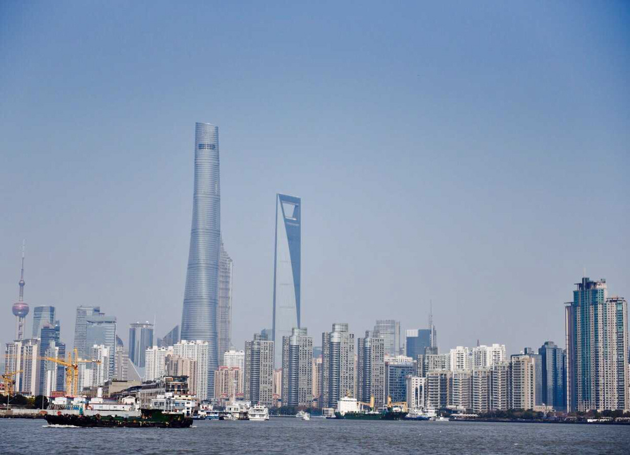 中国第一高楼上海中心大厦,拍夜景好看还是白天拍好看?