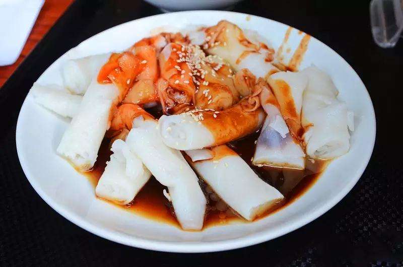 广东的猪肠粉,因形似而得名 
