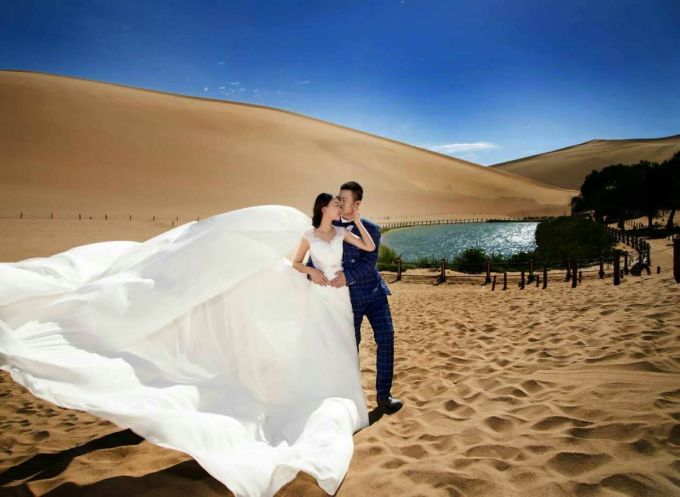 沙漠婚纱图片_沙漠婚纱艺术照