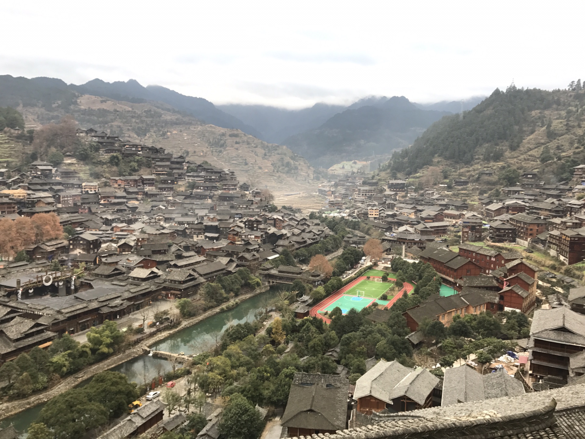 9天黔东南千户苗寨,黔南州州府都匀,黔西南安顺黄果树瀑布,毕节织金洞