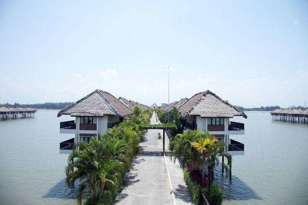 马来西亚金棕榈水上度假别墅酒店为五星级的海上生态酒店,这间壮观