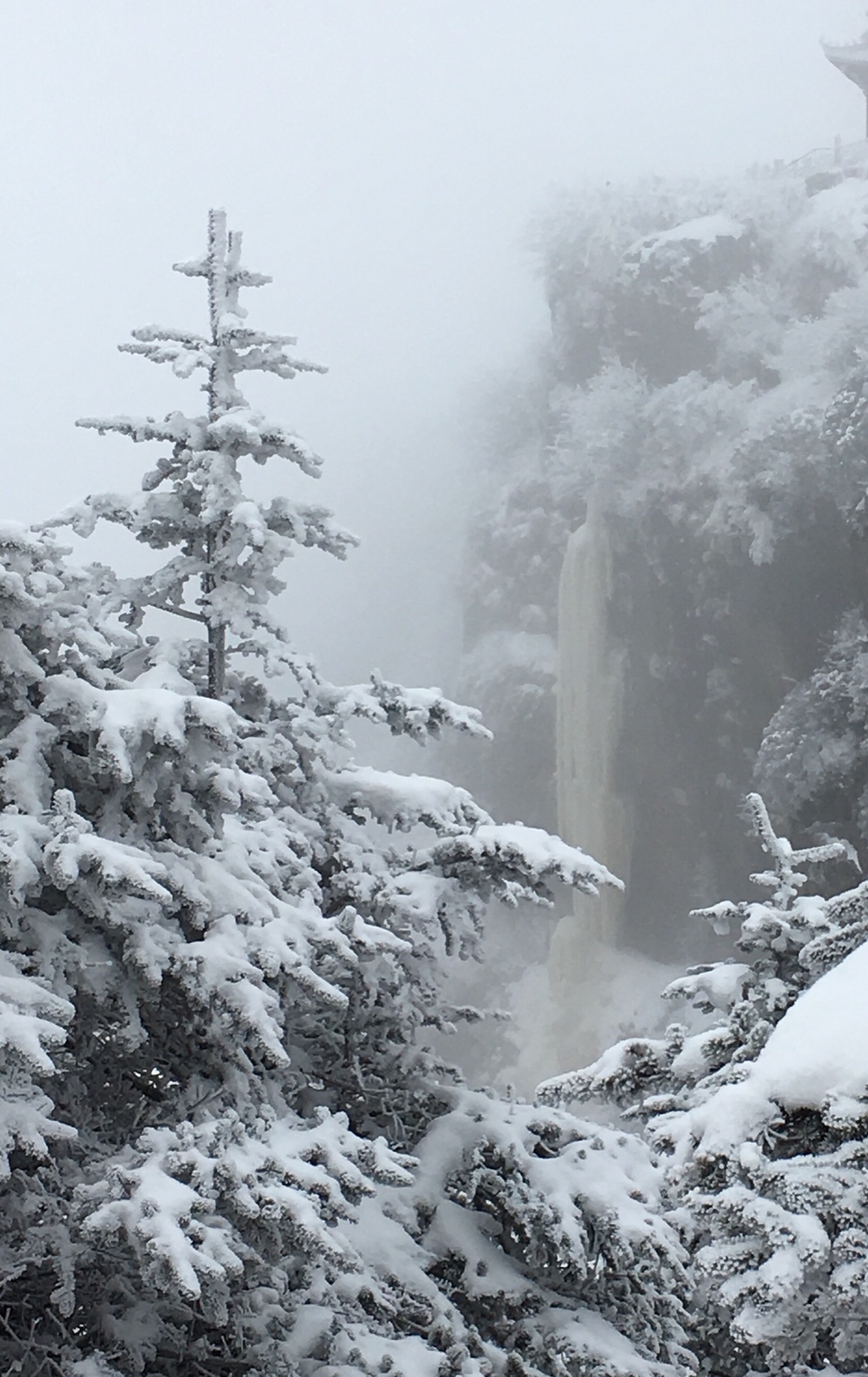 峨眉雪景秀