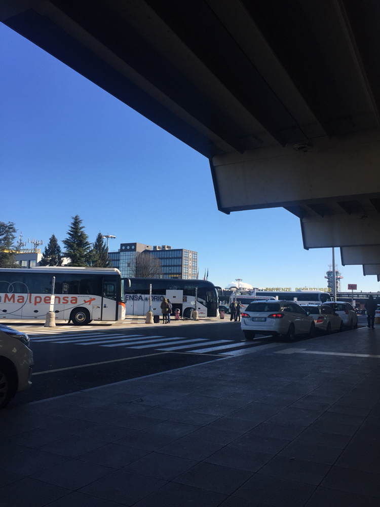 关于米兰马尔彭萨机场去都灵的车