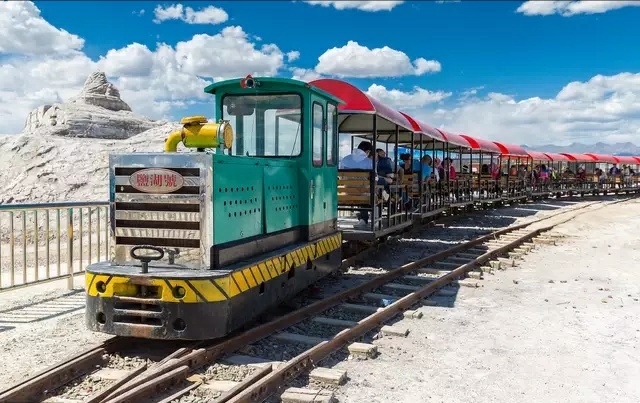 茶卡盐湖有穿什么颜色衣服好看?