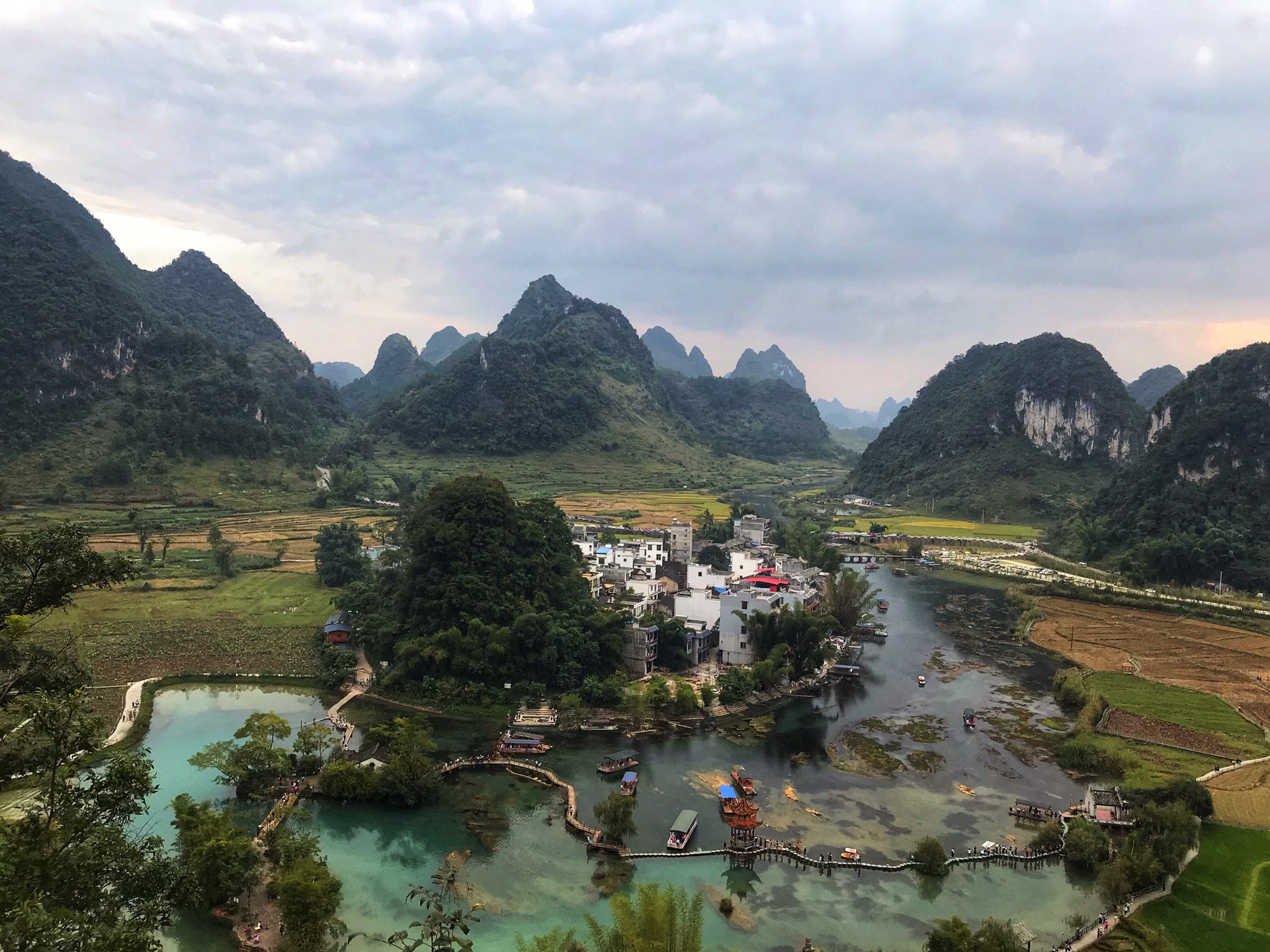 隆林德鹅人口_隆林德峨苗妹图片