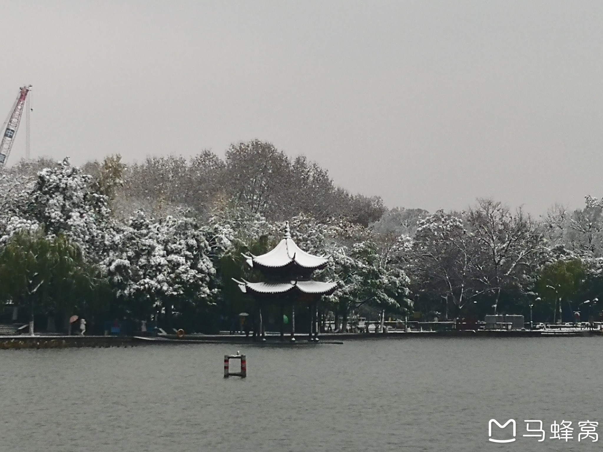 "夜湖不如雪湖"--12月9日杭州西湖大雪后的美景