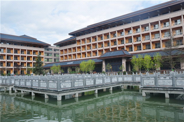 宝鸡九龙山国际温泉酒店 住宿一晚含温泉票2张 大型室内水世界 汗蒸