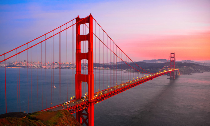 金门大桥峙于美国加利福尼亚州旧金山金门海峡之上
