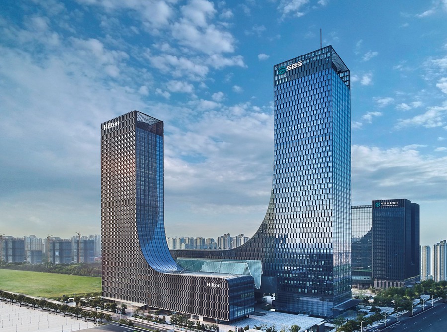乘坐地铁能前往城中各景点,购物区和餐厅,驱车前往苏州园区火车站仅需