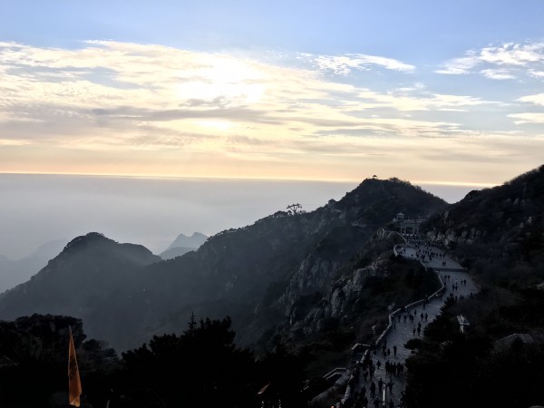 免费爬泰山到几月几号 wKgED1vfl7WAX9wHAAXtqrHl64w56.jpeg?imageView2%2F2%2Fw%2F600%2Fh%2F600%2Fq%2F90