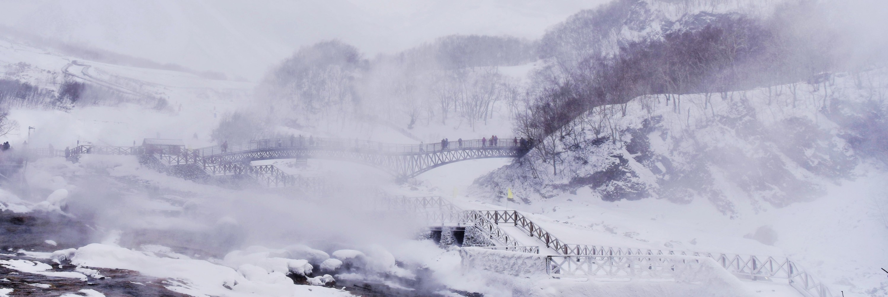 千里冰霜,万里雪飘,好一片北国风光.