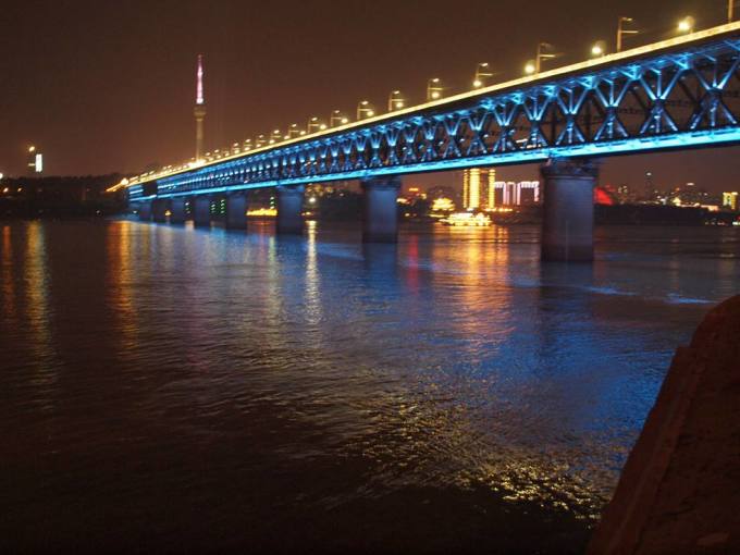 中国最美大桥夜景 wKgEaVxyonOACYI2AAFjcAIpRmY07.jpeg?imageView2%2F2%2Fw%2F680%2Fq%2F90%7CimageMogr2%2Fstrip%2Fquality%2F90