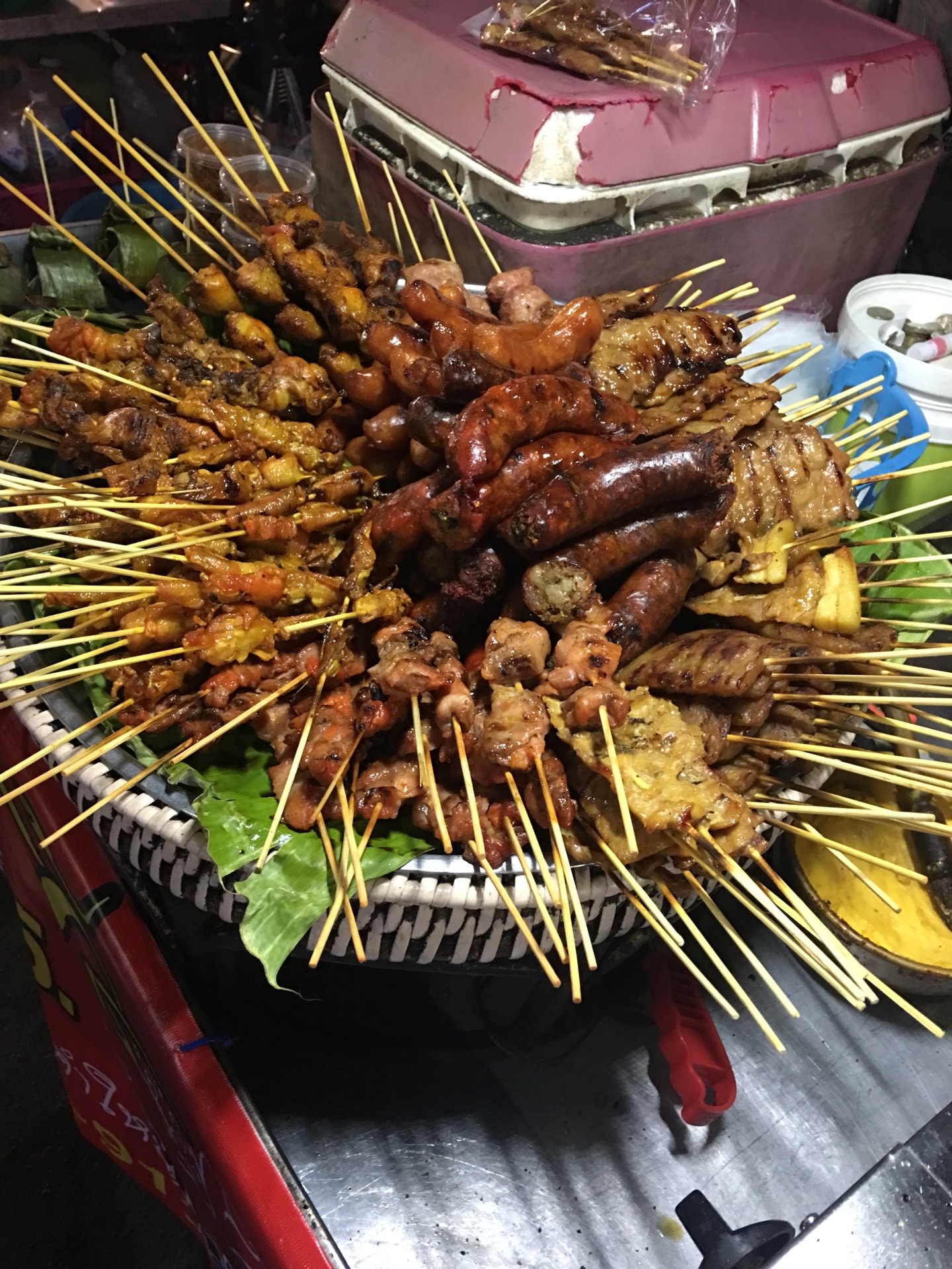 宁曼路街边烤肠摊       