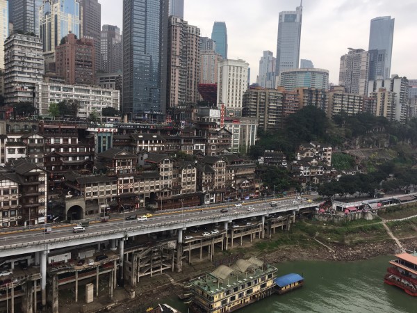 洪崖洞里面拍照最佳地点 wKgEaVzDL-yAIWV-ABAxemySqeY56.jpeg?imageView2%2F2%2Fw%2F600%2Fh%2F600%2Fq%2F90