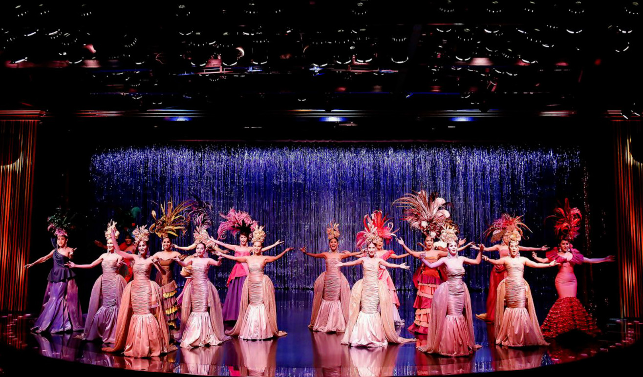 在大门入口右手墙上,就可看到2005年泰国人妖大赛,此秀场拔得头筹