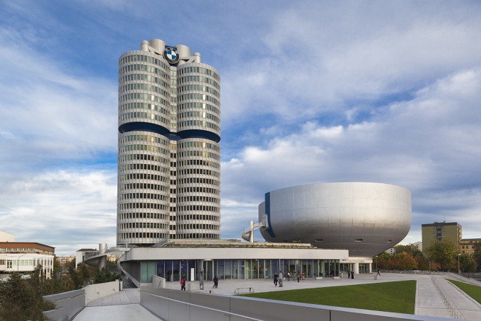 奔驰汽车公司总部 wKgE2l0evHOAB1hFAAMKyW6WNRI841.jpg?imageView2%2F2%2Fw%2F680%2Fq%2F90