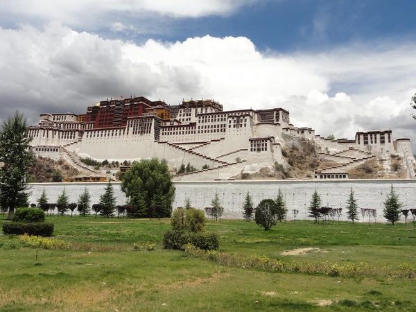 布达拉宫门票预约几个人 wKgBpU7YQyngiMONAADq7cNI5us66.jpeg?imageView2%2F2%2Fw%2F600%2Fh%2F600%2Fq%2F90