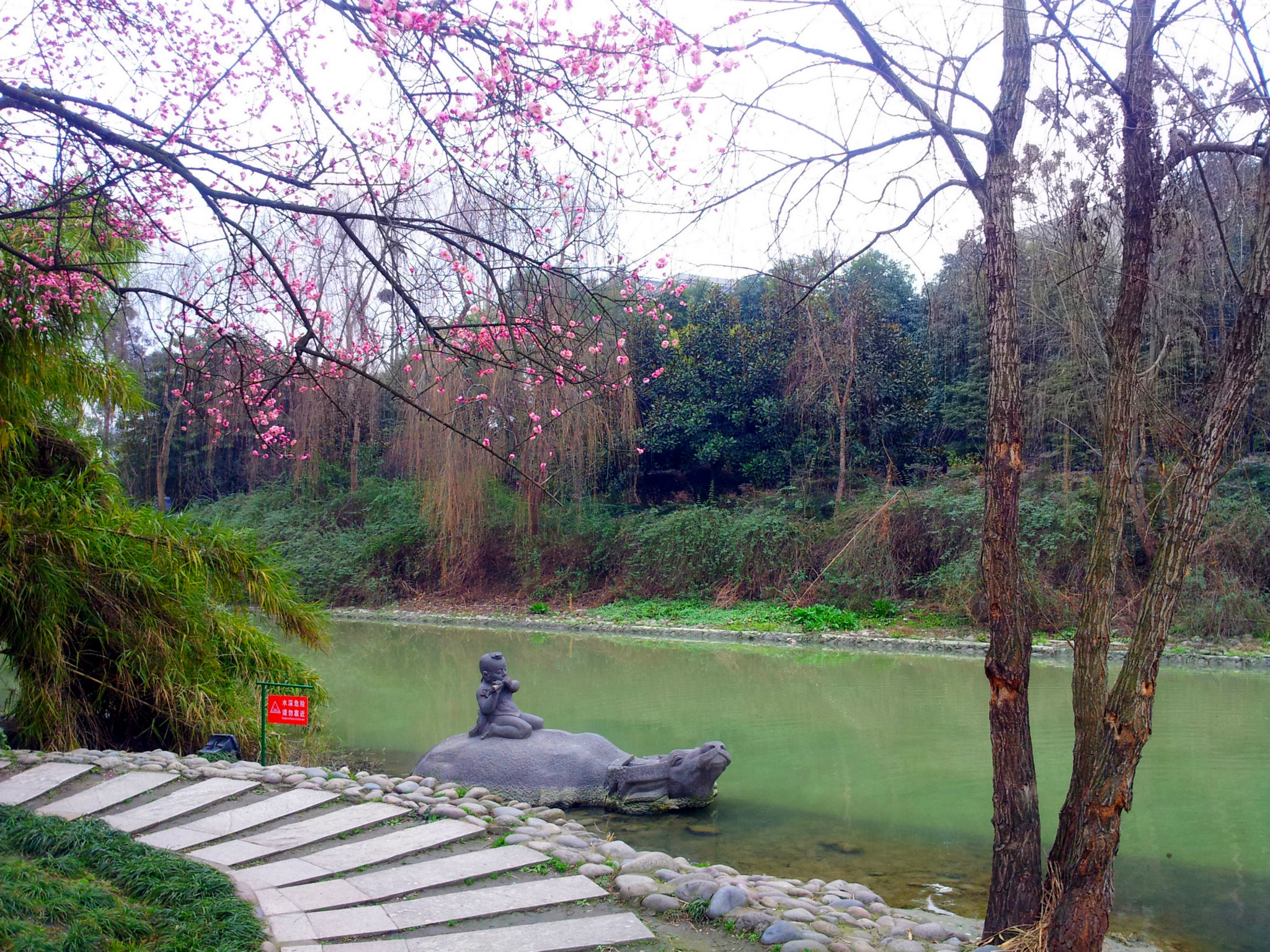 国内旅游目的地          成都浣花溪公园是浣花溪历史文化风景区的