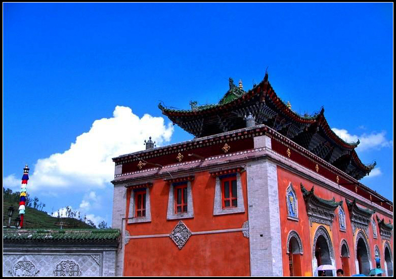 塔尔寺经济总量和游客接待量_塔尔寺图片(2)