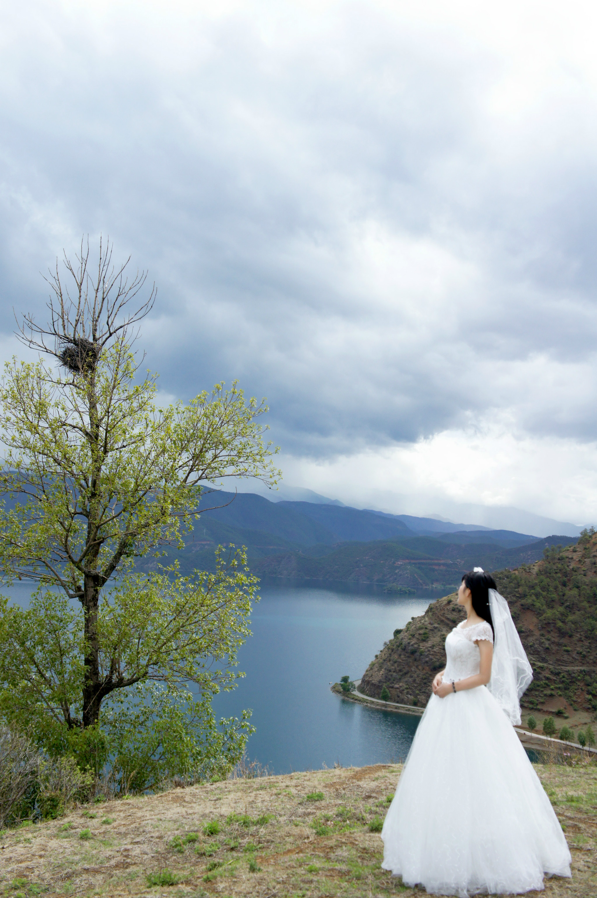 泸沽湖拍婚纱_旅拍泸沽湖背影(2)