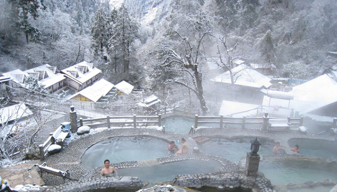 到海螺沟滑雪和泡温泉住酒店是怎么消费的啊