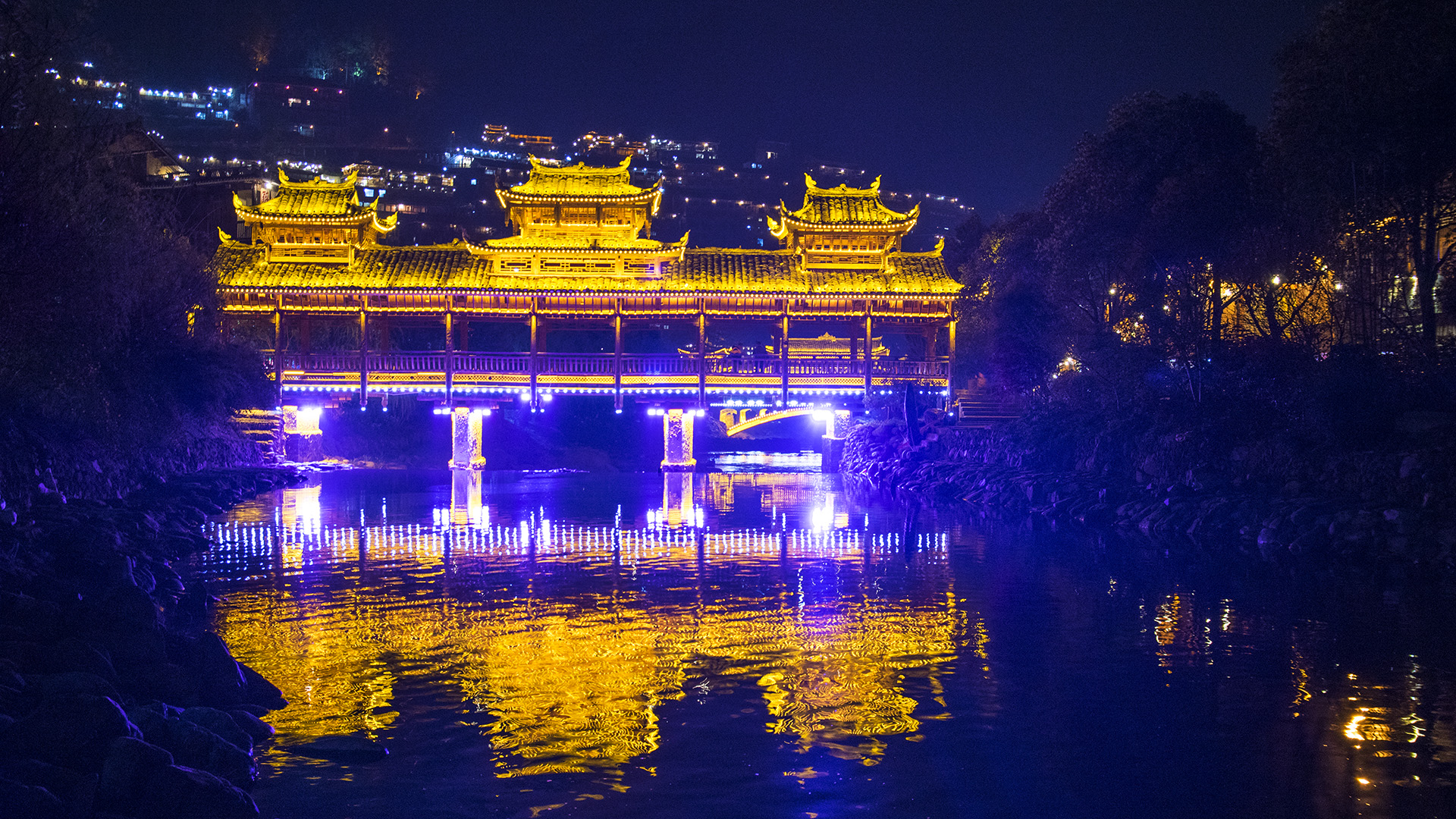 晚上如何从凯里去苗寨 关于西江,自然是要看夜景.