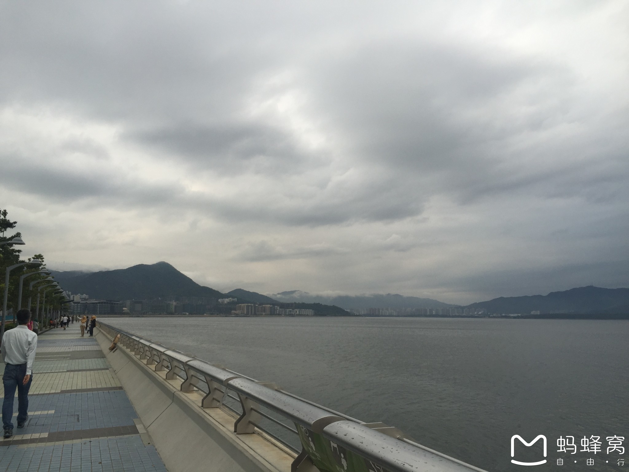 出港铁站后,手机地图找一下马鞍山公园.