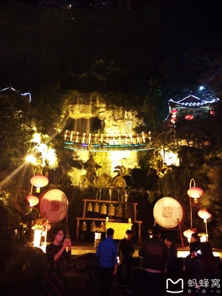 洪崖洞在哪个火车站 wKgBs1bSfxyAVg6eAAg1uMdnN5o85.jpeg?imageView2%2F2%2Fw%2F600%2Fh%2F600%2Fq%2F90