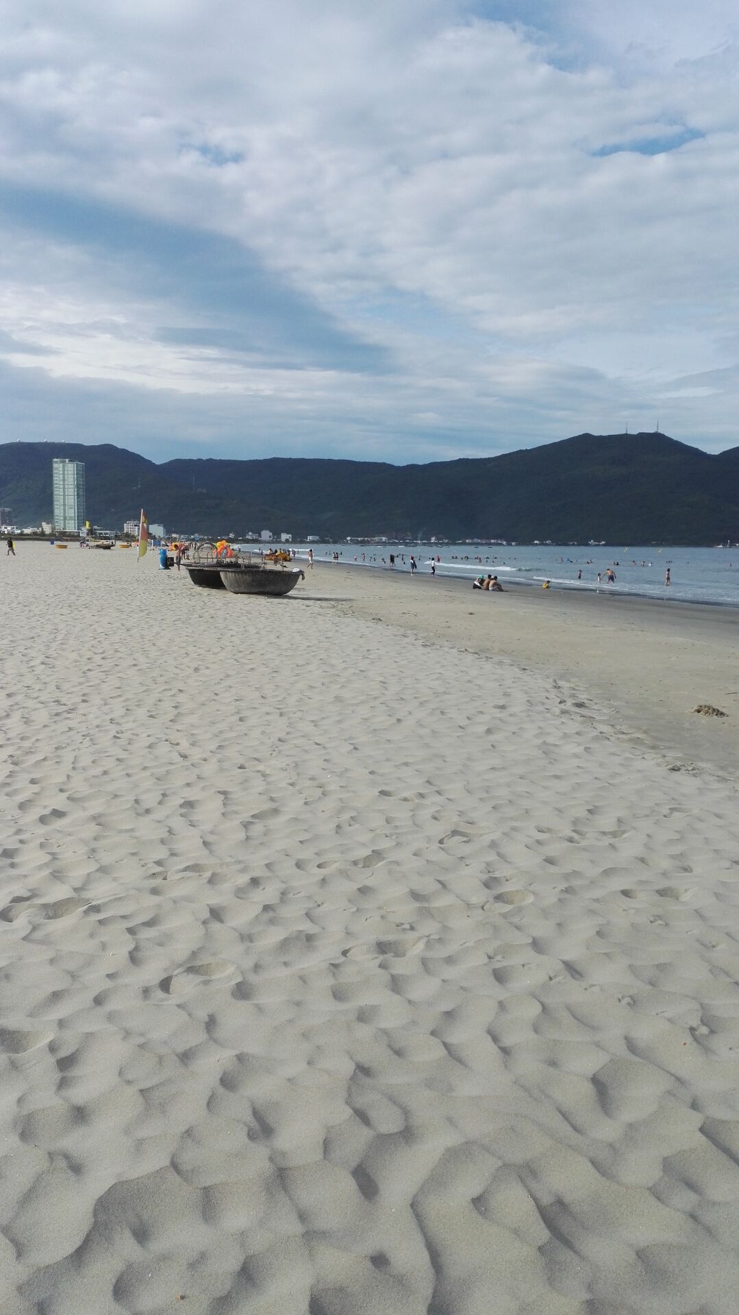 美溪海滩独有的渔船.