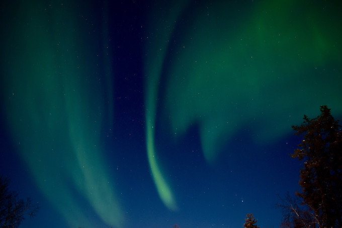 极光拍摄方法教程 wKgBs1hh3w-AQ0CcAAkvEc8k2YU14.jpeg?imageView2%2F2%2Fw%2F680%2Fq%2F90%7CimageMogr2%2Fstrip%2Fquality%2F90