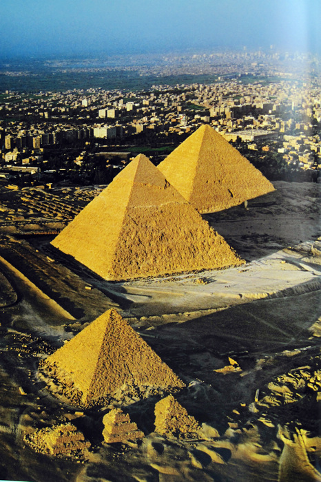 现在三大金字塔俯瞰图