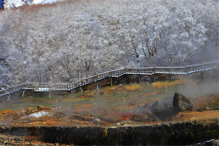 【延吉出发】冬季来袭,温泉超值,长白山一山一蓝主题生态度假酒店