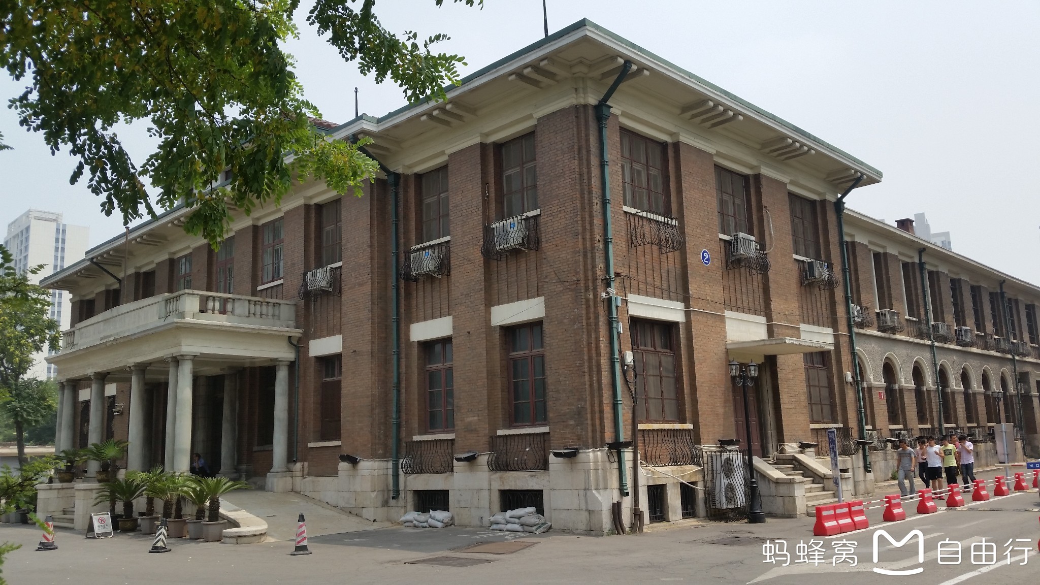 今年来天津以后,多次去小白楼附近马场道的天津外国语大学