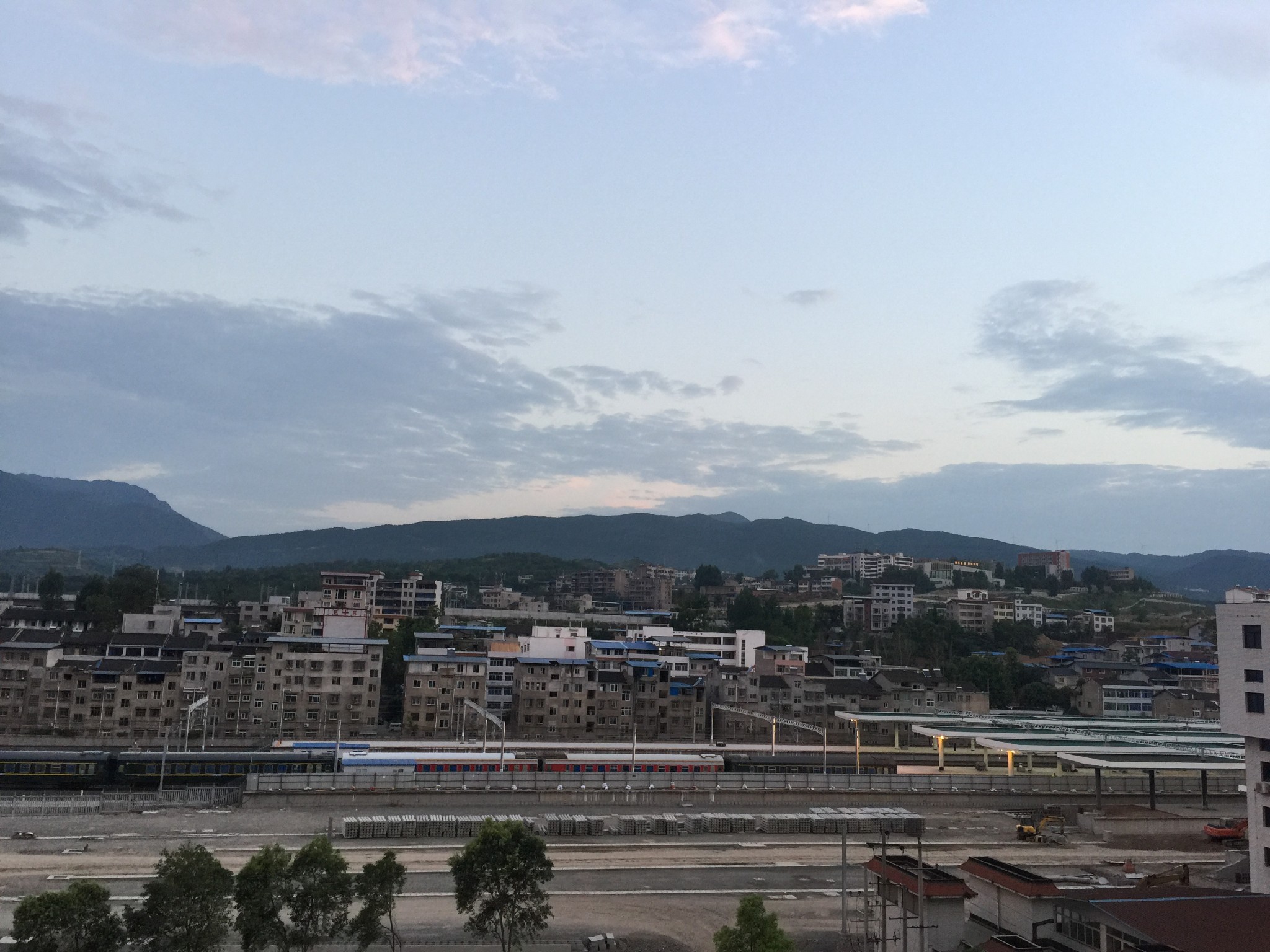 周末乘火车,来回穿越大美秦岭的别样之旅