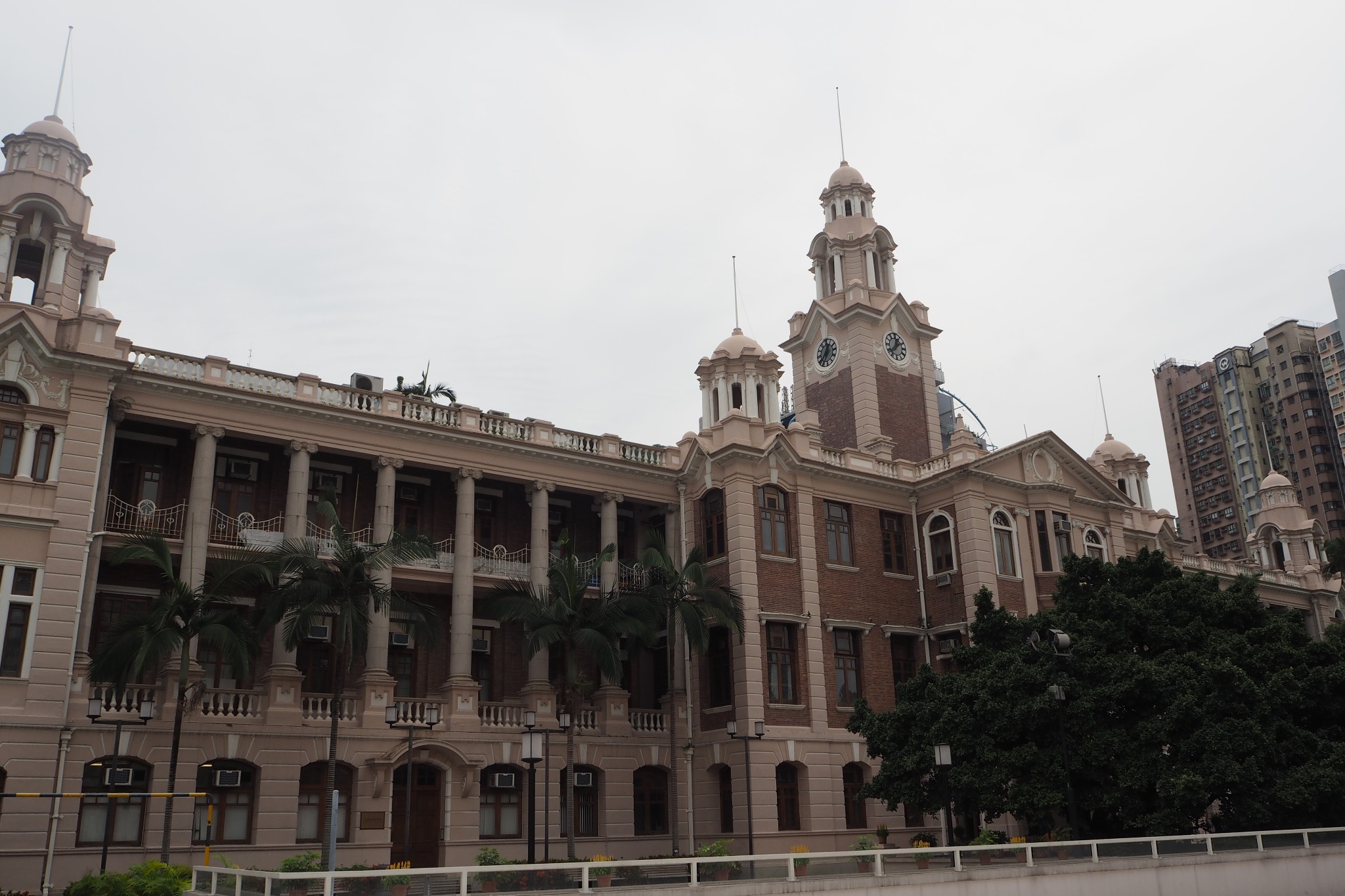 香港大学          