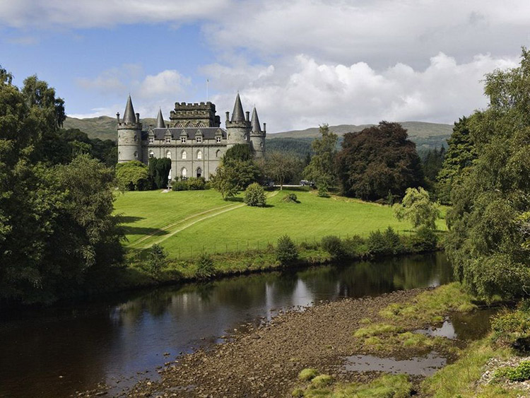 英国 苏格兰高地包车畅游1日游(罗蒙湖 唐顿庄园 奥本 奥湖)