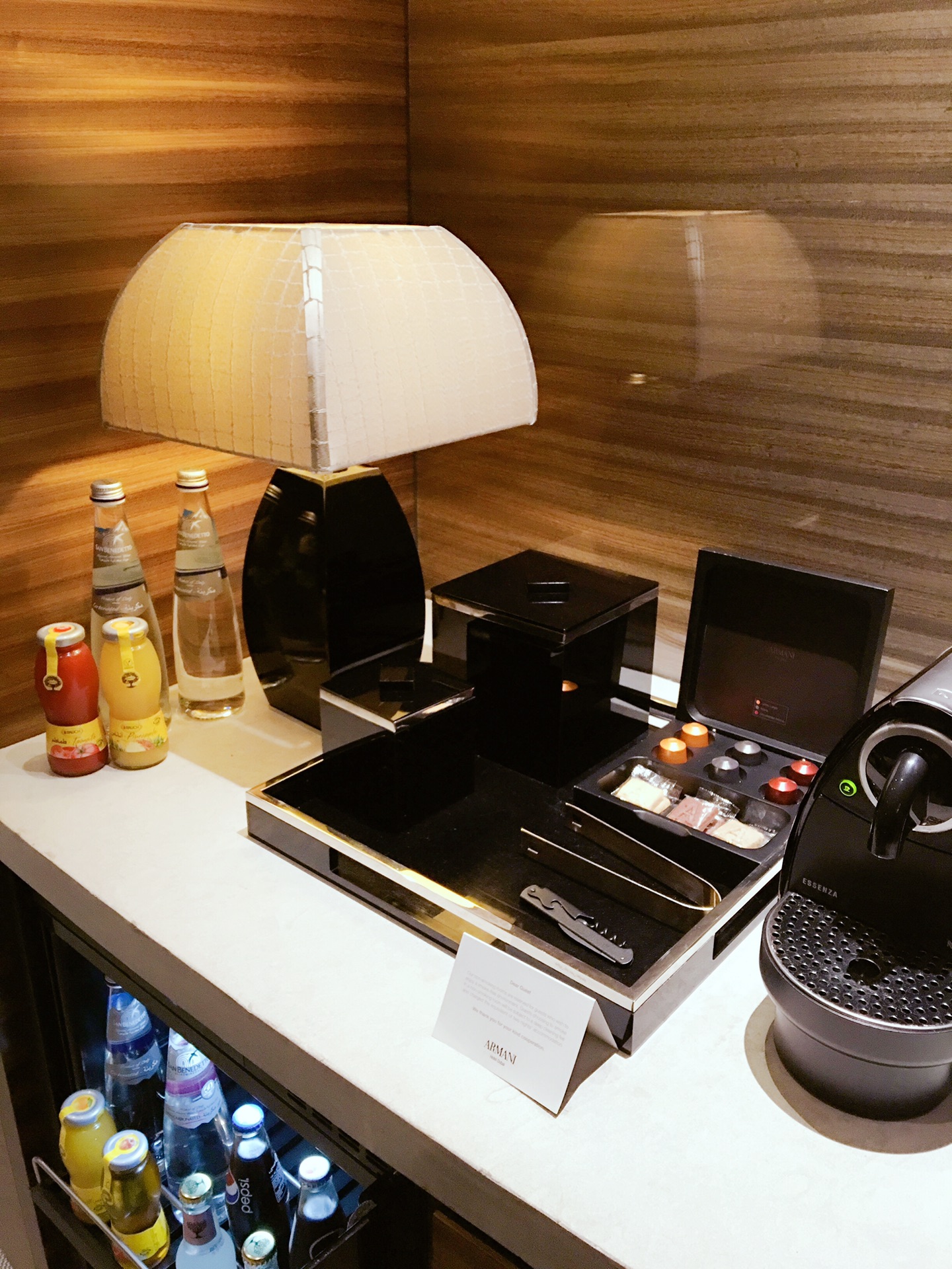 为了跳伞去迪拜!