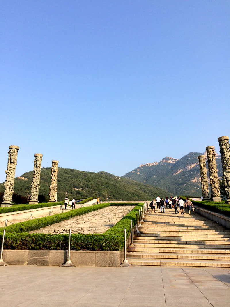 泰山天外村广场