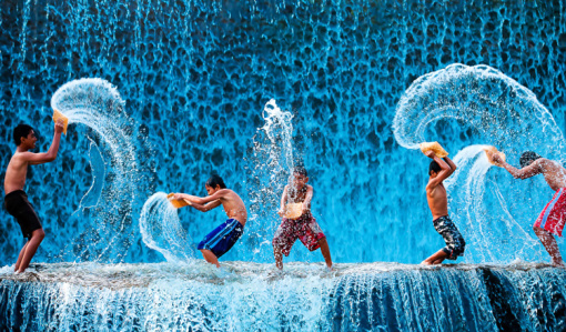 云南泼水节什么时候结束 wKgBEFsaDrGAeZU6AAkhmW8E85488.jpeg?imageView2%2F2%2Fw%2F510%2Fh%2F8000%2Fq%2F100