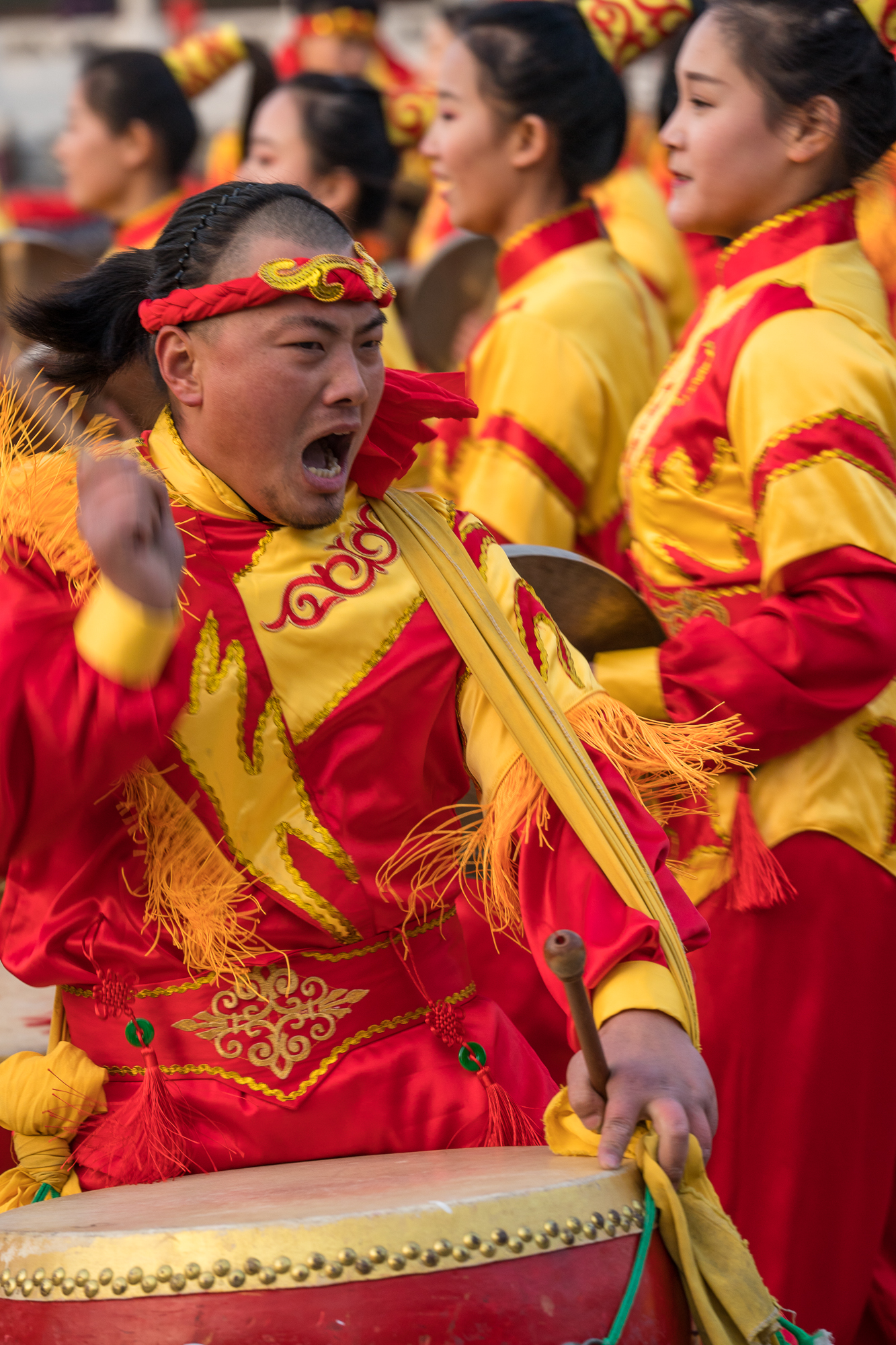 头枕运河,一夜爱恨家国梦;火舞钢花,最美民俗中国年;台儿庄