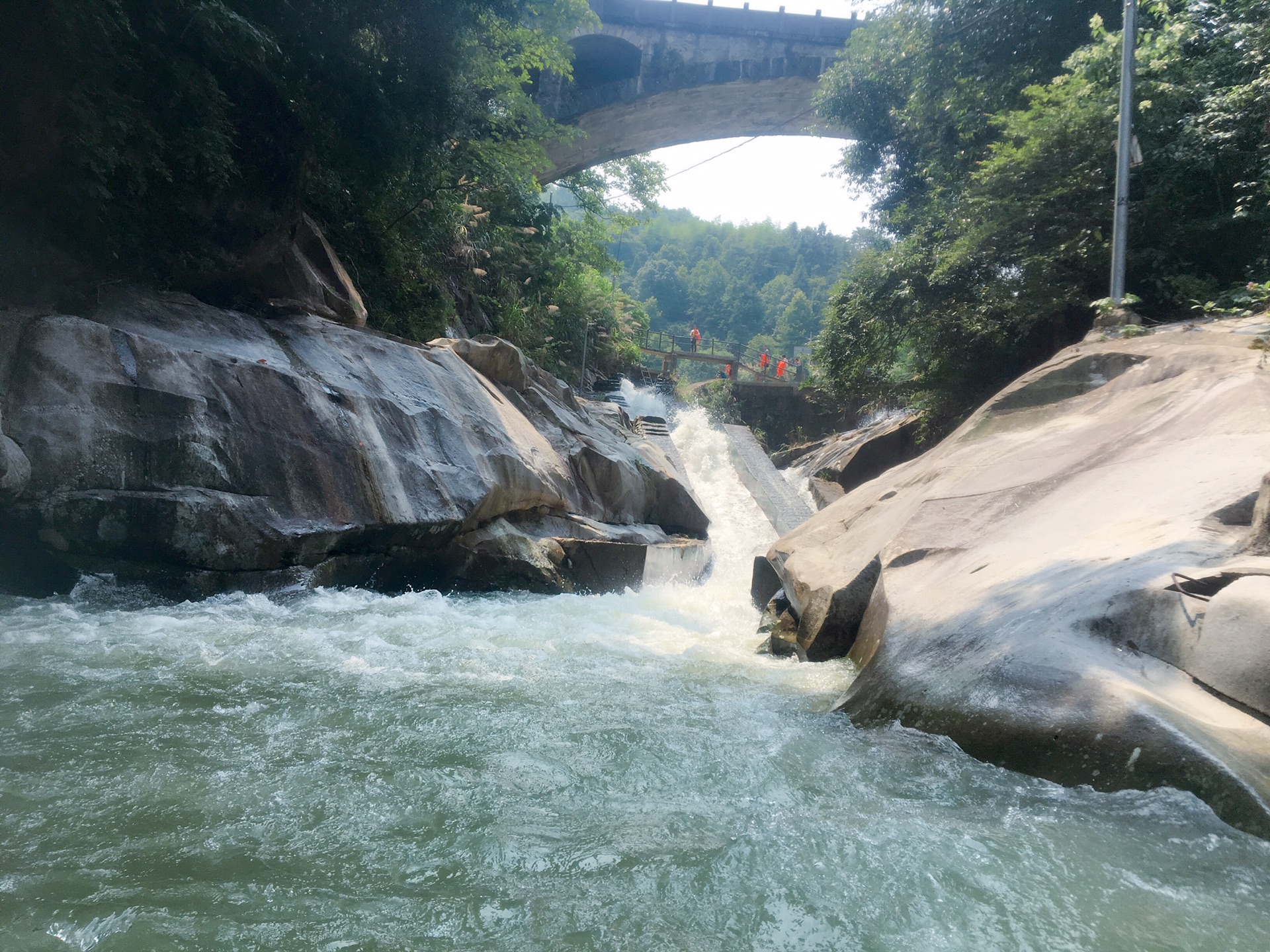 心念已久的平江:沱龙峡连云山漂流.